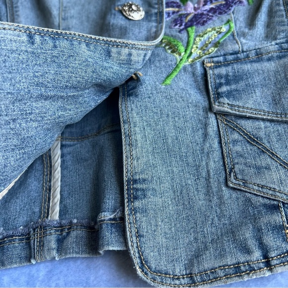 Women’s Sz M Classic Embroidered Denim Blazer Jacket Collar Neckline - Picture 8 of 16